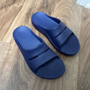 OOFOS Slide Sandals (barely worn)